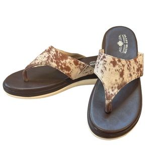 Crazy Train Women’s Houston Cowhide Print Flip Flop Sandals - Size 8